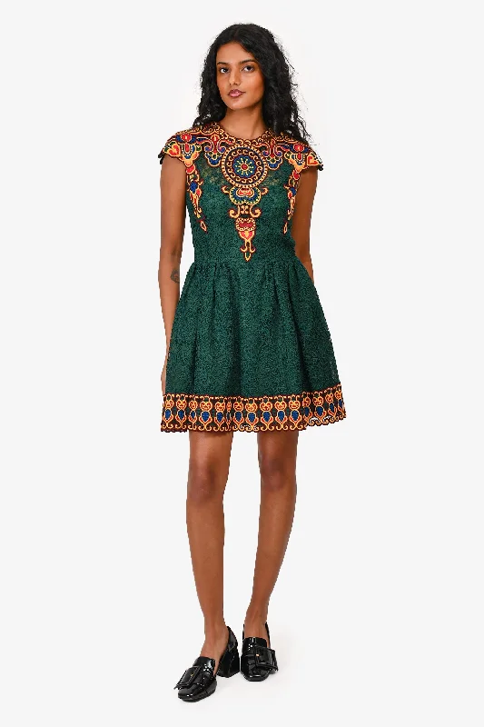 Valentino Runway S/S 2014 Green Lace Embroidered Detailed Mini Dress Size 2 Stylish Puff Sleeve Mini Dress Valentino Runway S/S 2014 Green Lace Embroidered Detailed Mini Dress Size 2 Stylish Puff Sleeve Mini Dress