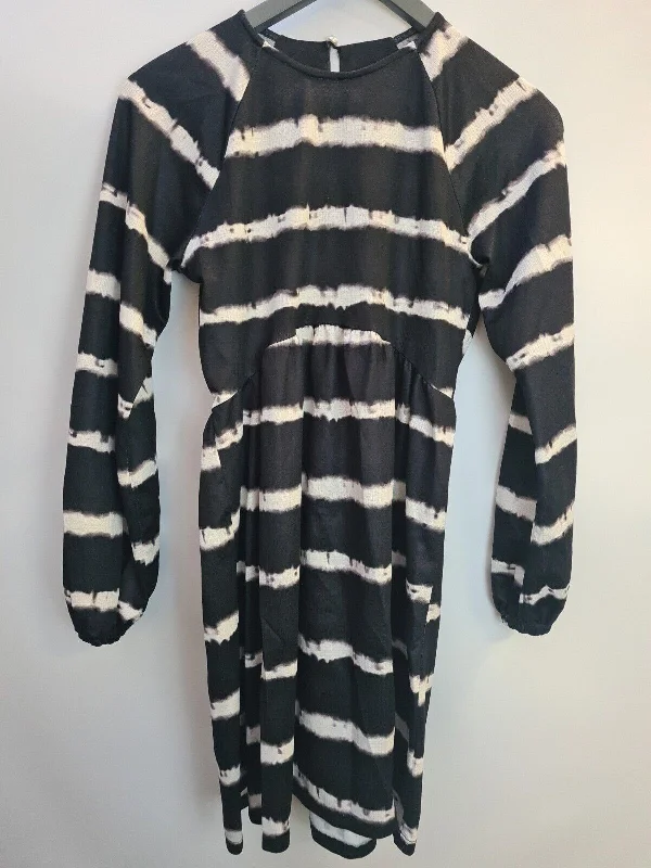 River Island Black Stripe Tie Dye Mini Dress Size 6 **** V220 Trendy Tie-Dye Mini Dress River Island Black Stripe Tie Dye Mini Dress Size 6 **** V220 Trendy Tie-Dye Mini Dress