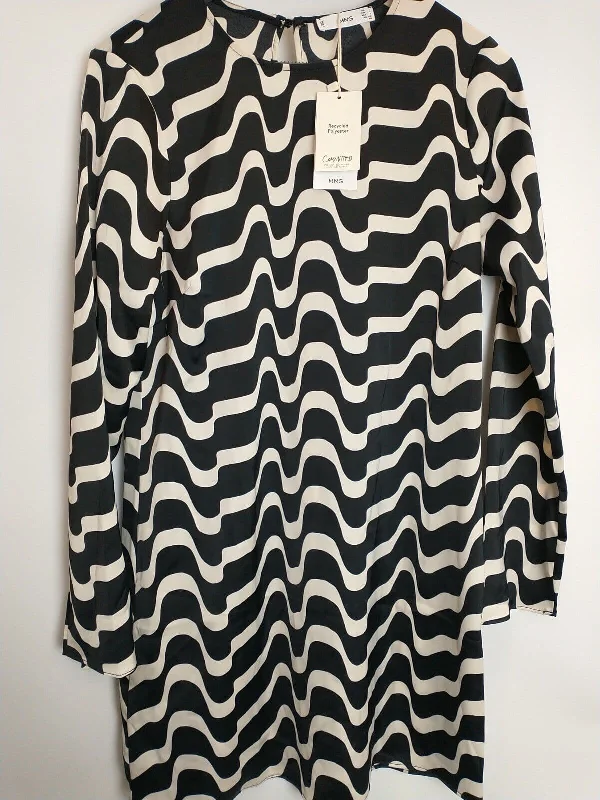 Mango Ivanka Black And White Mini Dress Size 12 **** V97 Chic Pleated Mini Dress